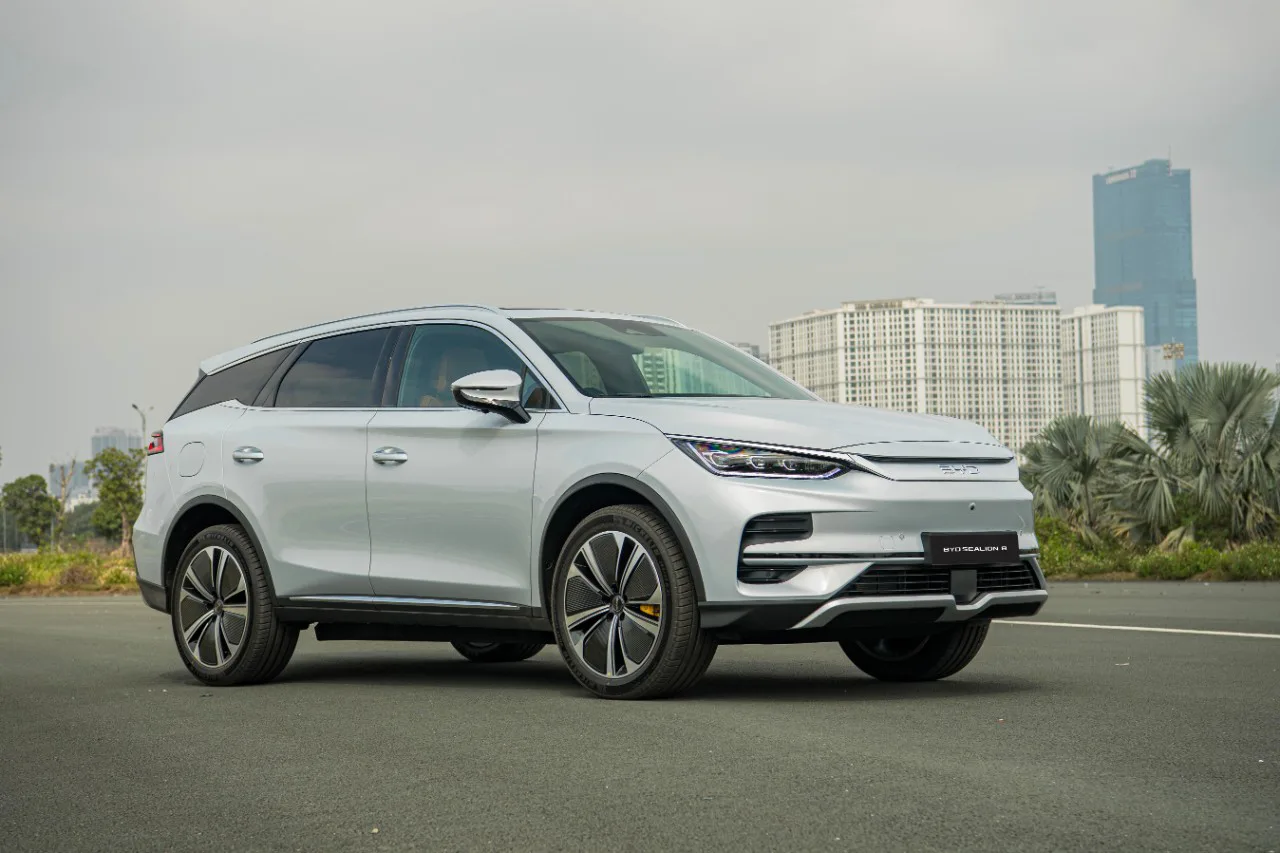 BYD SEALION 8